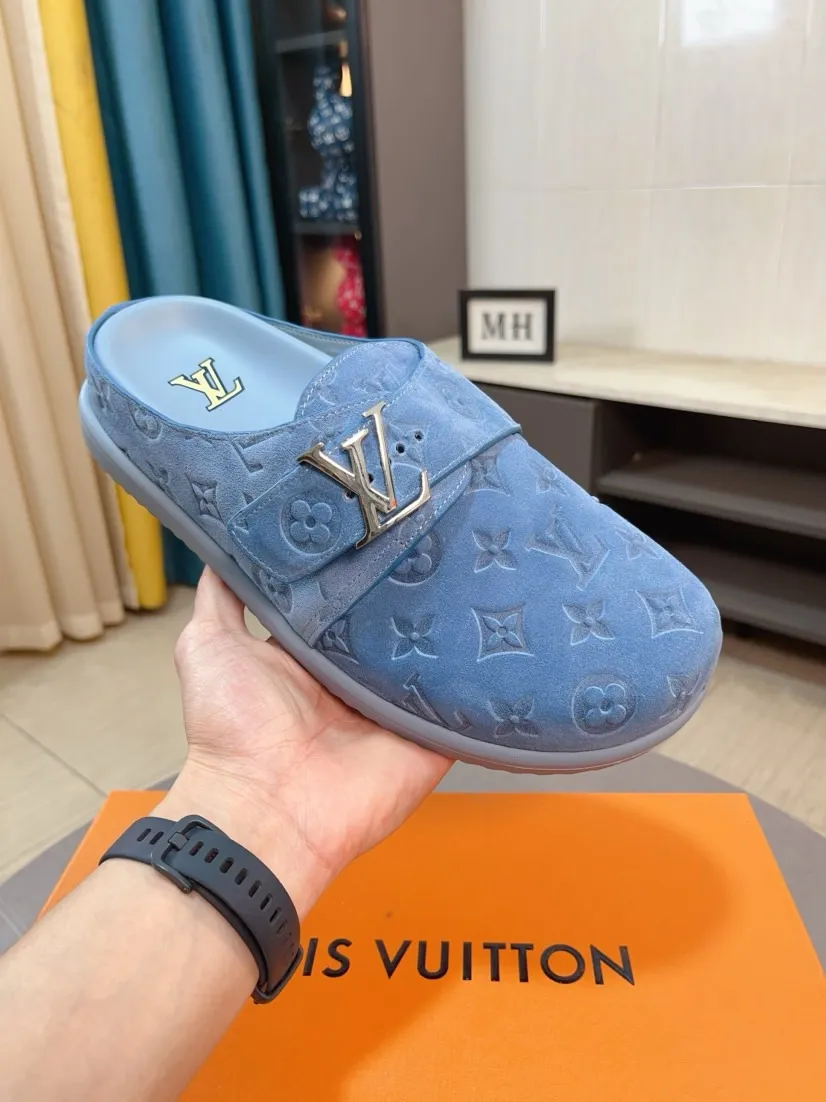 Men's Men's Shoes 💰400🌸🌸🌸🌸LV Easy 2025 new men's casual sandals and slippers, made of suede cow leather, with Monogram pattern to highlight the trendy style. Adjustable straps illuminated with LV letters, while a resilient insole and micro outsole provide lightweight comfort. Made of suede cow leather with embossed Monogram pattern and brand element metal hardware✅Adjustable straps➕Tough insole‼ ️Micro outsole. Comfortable and easy to wear‼ ️ size：38-45